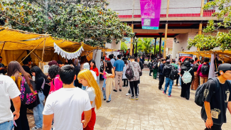 estudiantes participando de la Feria Sostenible Usach