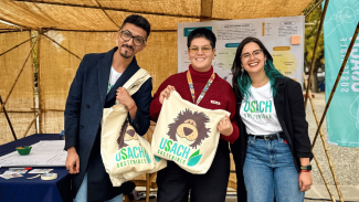Integrantes del Área de Sostenibilidad junto a representante del Departamento de Promoción de Vida Saludable de la Vicerrectoría de Apoyo Estudiantil. . 