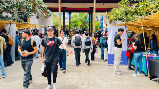 estudiantes participando de la Feria Sostenible Usach