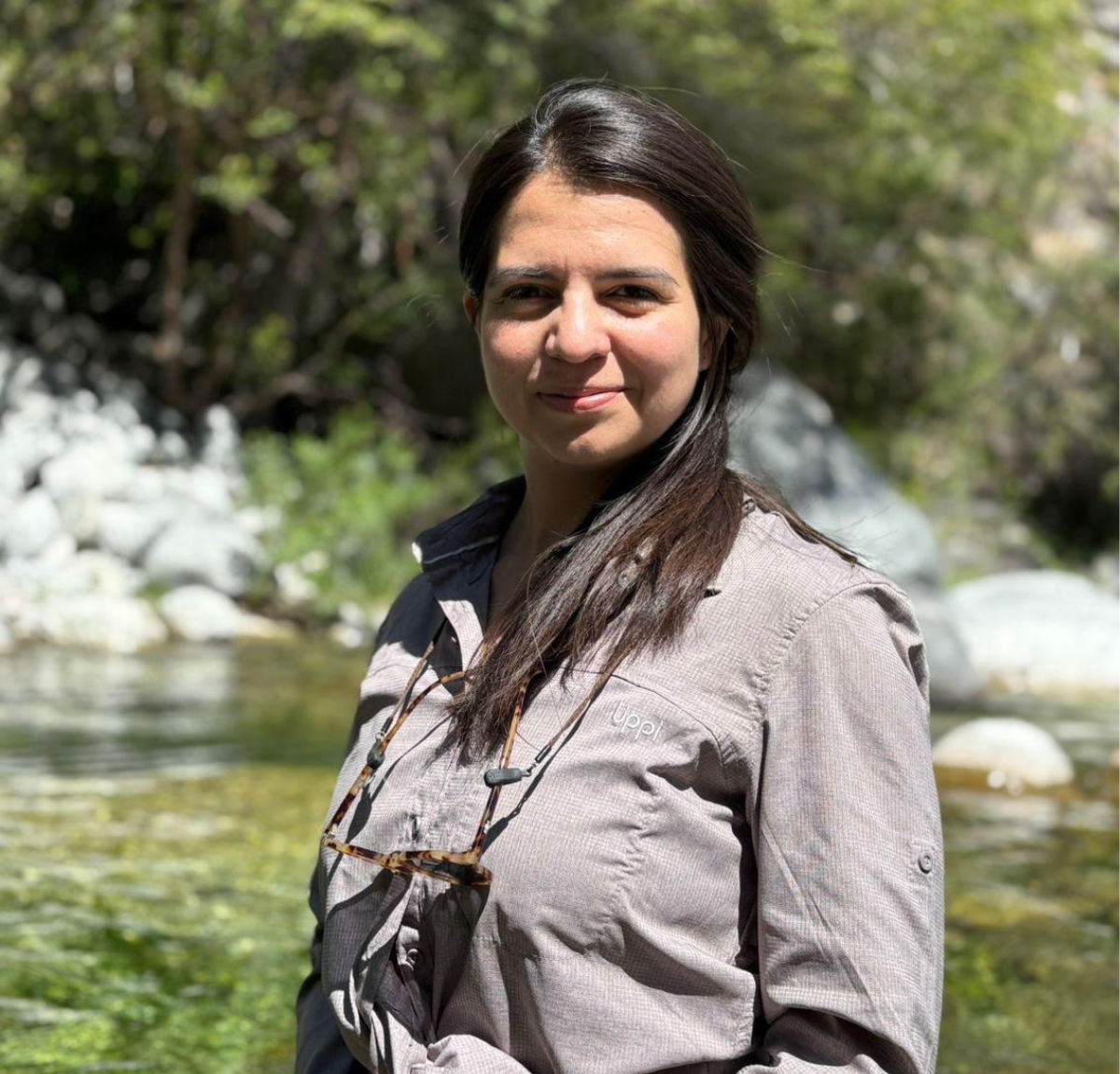 Fotografía a color de Daniela Gatica, analista encargada de Diagnósticos, Planes y Proyectos de la Unidad de Sostenibilidad